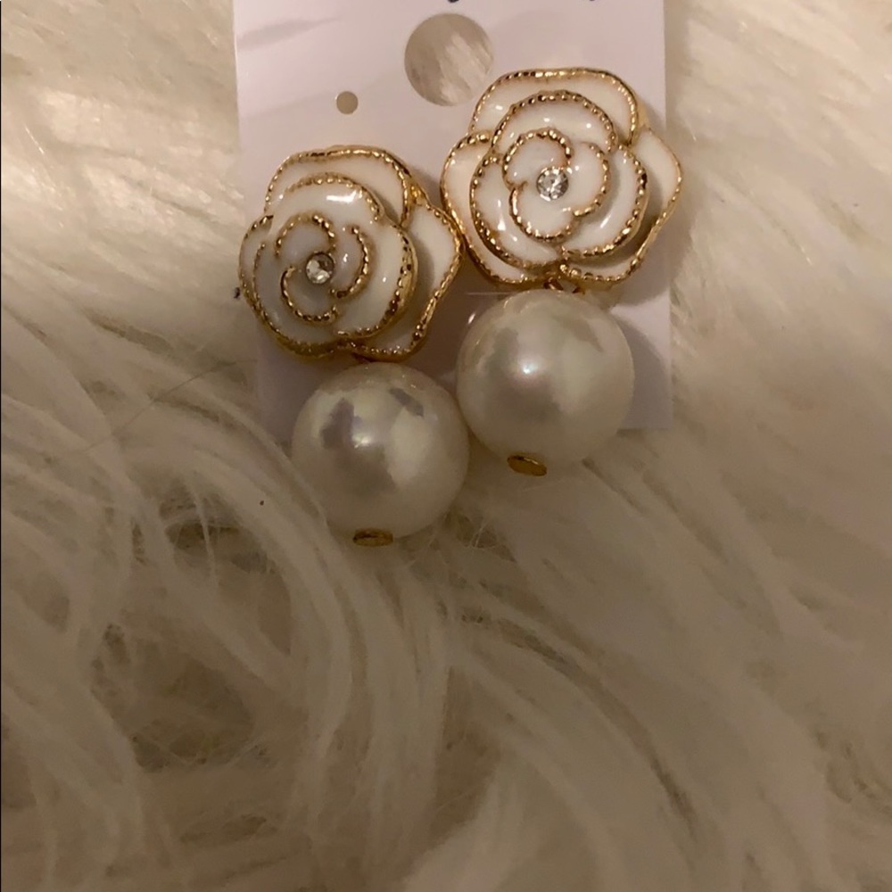Pearl and flower earrings